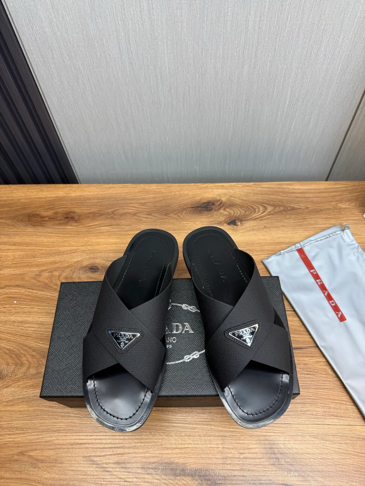 Factory price 340💰 ＰＲＡＤＡPrada - popular men's slippers hot sale 🔥 🩴Official website one to one production 38-45 sizes 45 46 🉑️Customized!